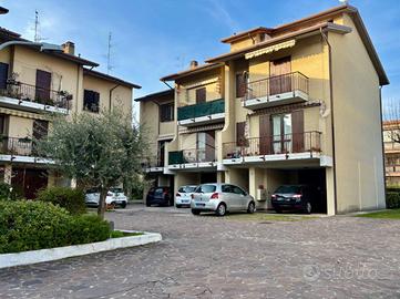 VILLA A SCHIERA A DESENZANO DEL GARDA