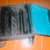 Valigia trolley nero da cabina con 4 ruote