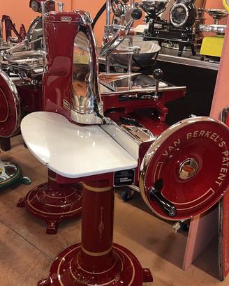 Affettatrice Berkel modello 115 restaurata rossa