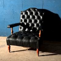 poltrona Chester Chesterfield in pelle nera ingles