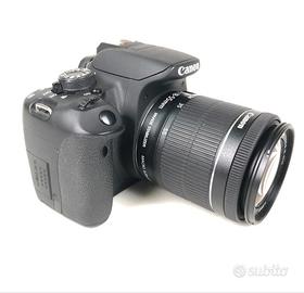 Canon 700D, con accessori e obbiettivo