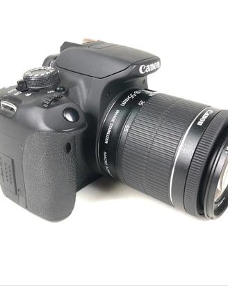 Canon 700D, con accessori e obbiettivo