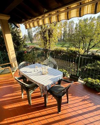 VILLA A SCHIERA D'ANGOLO A TRIBIANO