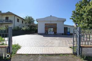 Immobile di 292 m² con 4 locali a Rieti
