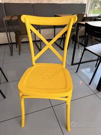 sedia in plastica gialla