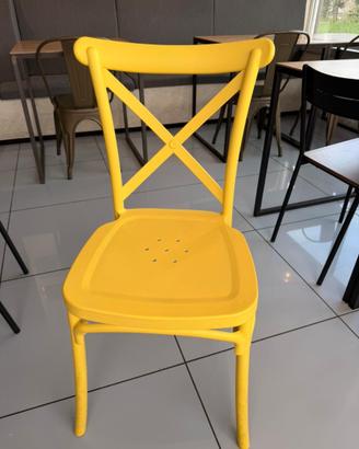 sedia in plastica gialla