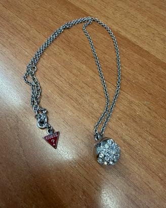 Collana Guess in acciaio con sfera e cristalli