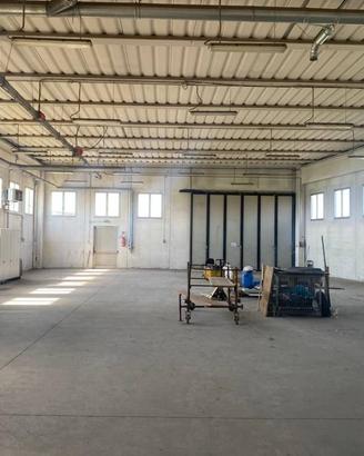 Immobile di 1000 m² a Oppeano