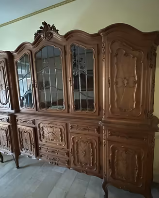 Credenza con Vetrina in Stile Barocco / Luigi XV