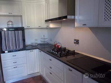 3 camere e 2 bagni - Trav. Vitt. Veneto