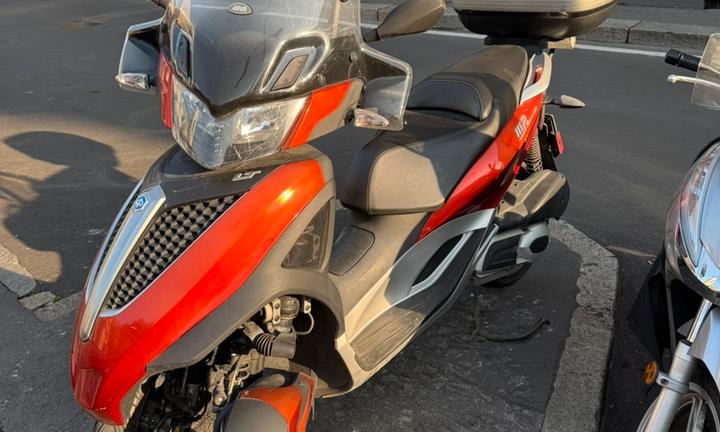 Piaggio mp3 300