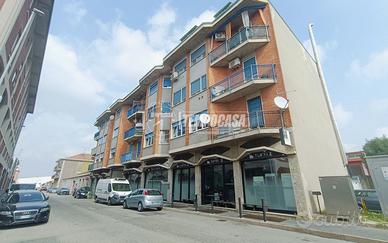 AMPIO 3 LOCALI A POCHI MINUTI DALL'OSPEDALE GALEAZ