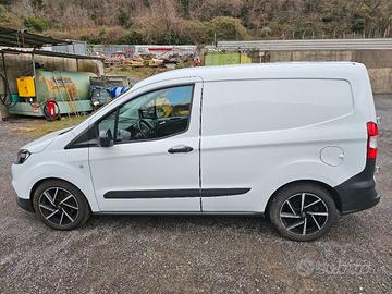 Ford Transit courier  cilindrata 1500 cv 75