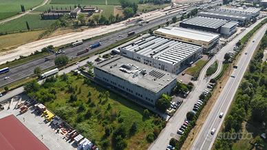 MAGAZZINO A PESCHIERA DEL GARDA