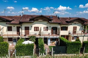 VILLA A SCHIERA A RIVAROLO CANAVESE