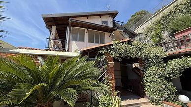 Villa di 280 m² con più di 5 locali a Camporosso