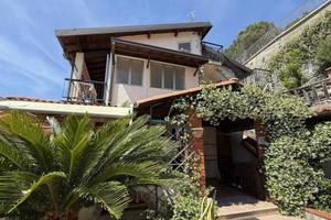 Villa di 280 m² con più di 5 locali a Camporosso