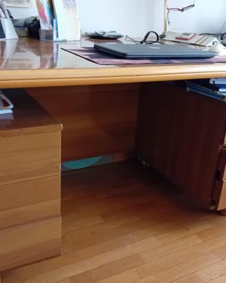 Scrivania in legno