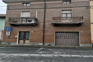 Immobile in asta di 383 m² con 5 locali e box auto
