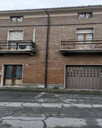 Immobile in asta di 383 m² con 5 locali e box auto