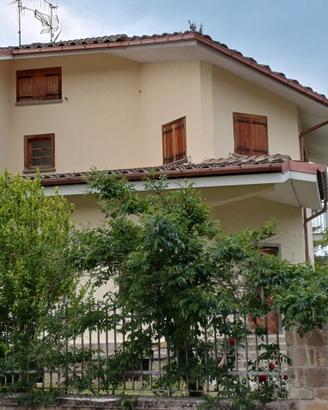 Porzione di villa bifamigliare