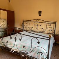 Letto in ferro battuto fatto a mano dal fabbro