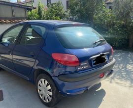 Peugeot 206 per neopatentati incidentata