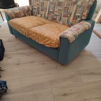 divano a due piazze 