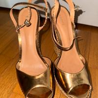 Sandalo con zeppa in rafia ambrata Andrè