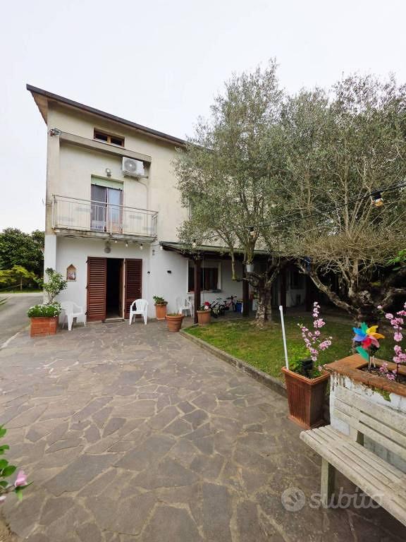 Villa di 260 m² con più di 5 locali a Pistoia