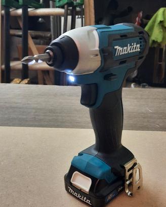 Abitatore a massa battente a batteria