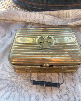 Antico Scaldino da Letto Portatile in Ottone "Giro