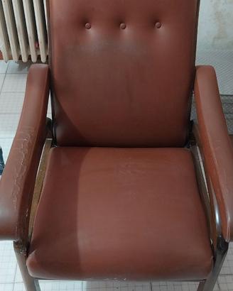 Poltrona reclinabile in legno e pelle