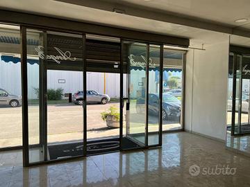 Immobile di 2000 m² con 4 locali a Nola