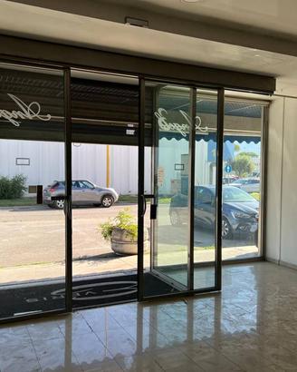 Immobile di 2000 m² con 4 locali a Nola
