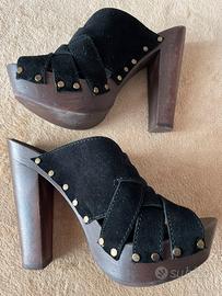 Zoccoli tacco alto in legno e camoscio intrecciato