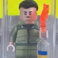 Volodymyr Zelensky con mini bottiglie molotov