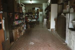 Garage con bagno e soppalco