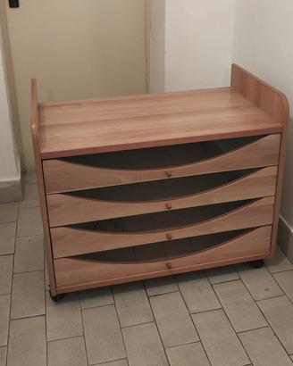 Cassettiera in legno con quattro cassetti