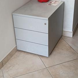 cassettiere in metallo