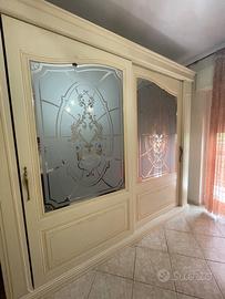 Elegante Armadio Classico con Ante Scorrevoli