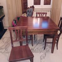 Tavolo allungabile in legno + 4 sedie