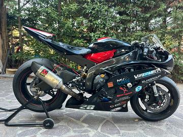Yamaha R6 2011 pronto pista