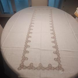 tovaglia rettangolare di lino con pizzo uncinetto