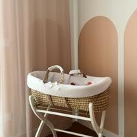 Culla in vimini per neonati con supporto in legno