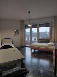 Posto letto in ampia doppia per ragazza