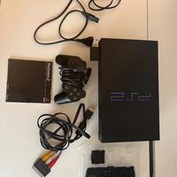 Playstation 2 con videogiochi e pistola per gioco