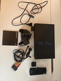Playstation 2 con videogiochi e pistola per gioco