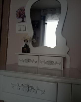 mobiletto shabby da trucco