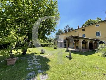 Villa di 1365 m² con più di 5 locali a Valsamoggia
